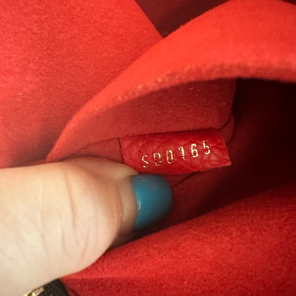 LOUIS VUITTON Estrela Monogram Coquelico Tote Shoulder bag - Picture 4 of 16